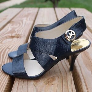 Michael Kors Joeselle Nevy Blue Open Toe Patent Leather Sandals Sz 7
